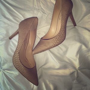 Jessica Simpson Levin Pumps